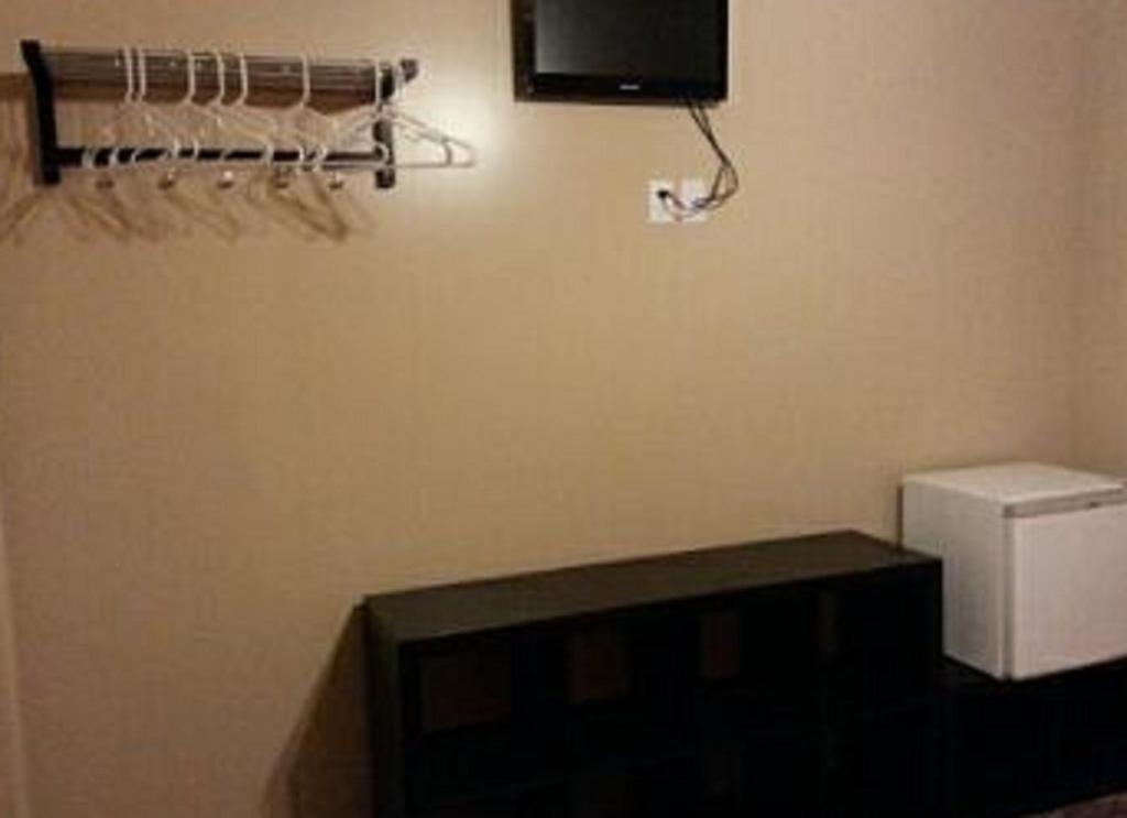 Camelot Inn At Honeyville Room photo